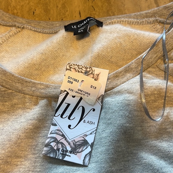 Le Chateau sweater dress - Picture 2 of 3